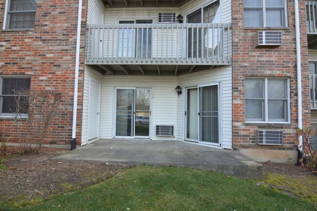 4402 W Shamrock Ln in McHenry, IL - Building Photo - Building Photo