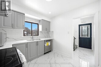 759 Midland Ave in Toronto, ON - Building Photo - Building Photo