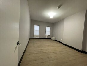 17 Belmont Ave, Unit 1 in Jersey City, NJ - Foto de edificio - Building Photo