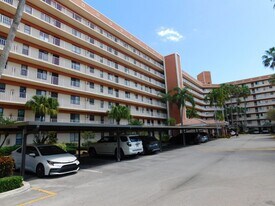 7370 S Oriole Blvd in Delray Beach, FL - Building Photo