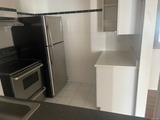 530 Hudson Ave in Cedarhurst, NY - Building Photo - Building Photo