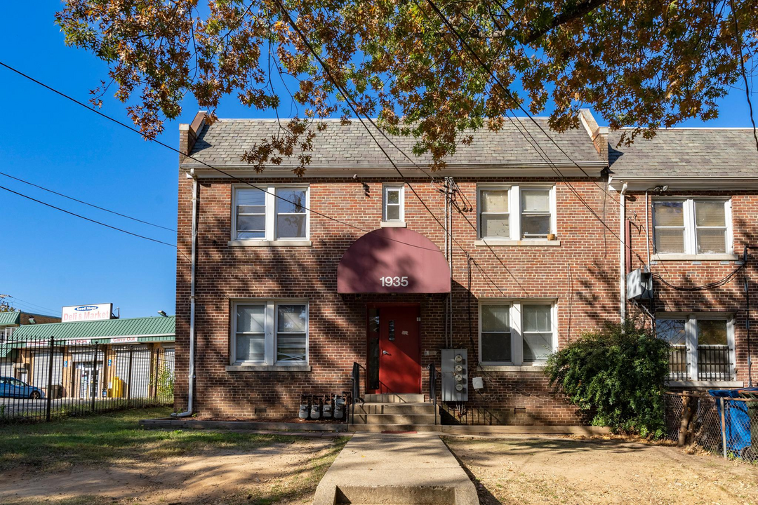 1935 18th St Se in Washington, DC - Building Photo