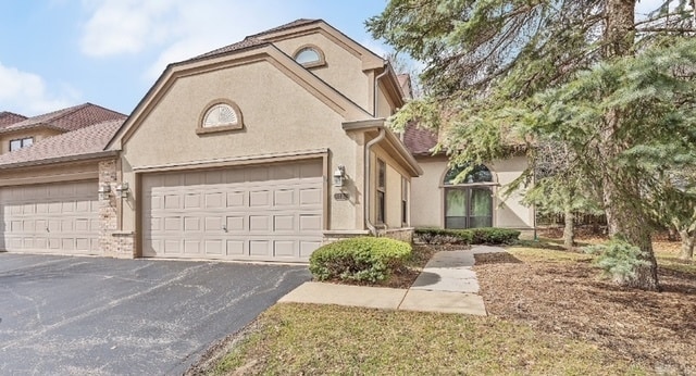 property at 32 Ascot Cir
