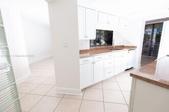 21085 NE 34th Ave in Aventura, FL - Building Photo - Building Photo