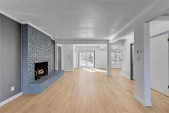 525 Abernathy Rd NE in Atlanta, GA - Building Photo - Building Photo