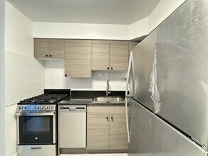 6705 N California Ave in Chicago, IL - Building Photo - Building Photo