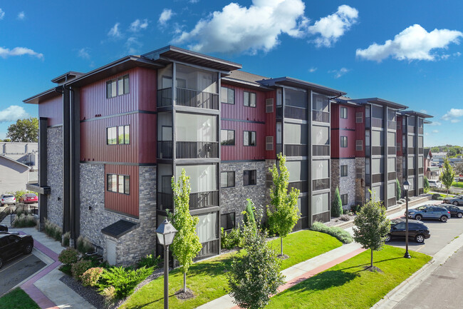 Rivertown Residential Suites in Monticello, MN - Foto de edificio - Building Photo