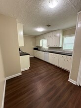 916 N Gaillard St in Baytown, TX - Building Photo - Building Photo