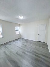 4840 W 18th St in Los Angeles, CA - Building Photo - Building Photo