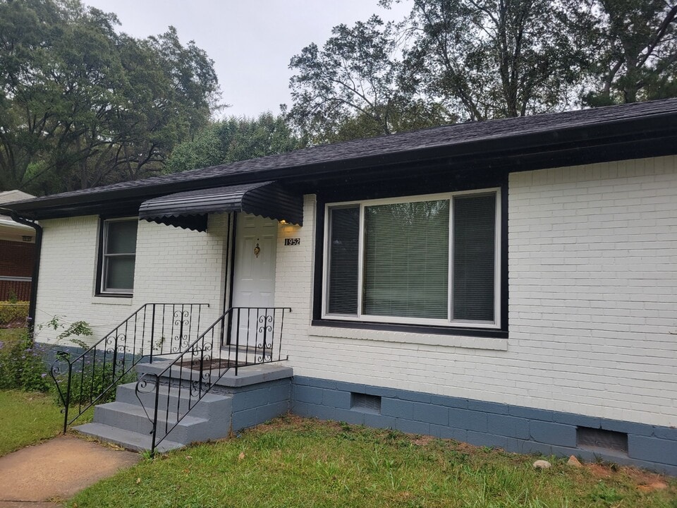 1952 Pinedale Pl in Decatur, GA - Foto de edificio