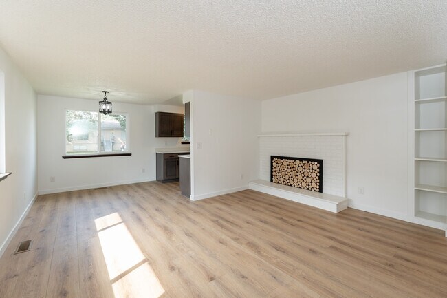 property at 512 E Longfellow Ave