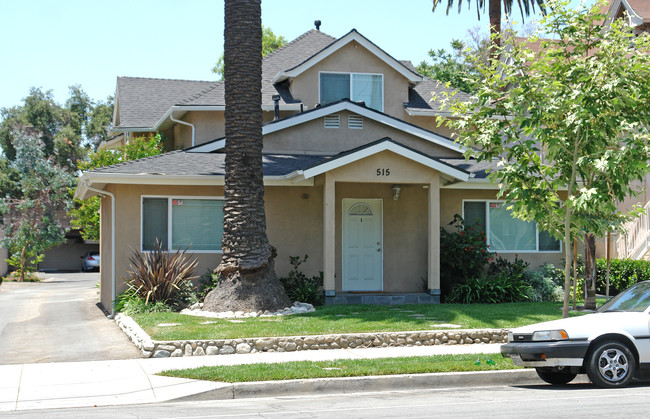 515 N Raymond Ave in Pasadena, CA - Foto de edificio - Building Photo