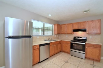 504 Texas St, Unit Unit B in Tomball, TX - Foto de edificio - Building Photo