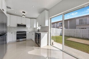 2897 SW 129th Way in Miramar, FL - Building Photo