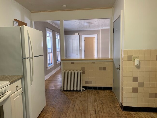 49 Prospect St, Unit Lower in Fredonia, NY - Foto de edificio - Building Photo