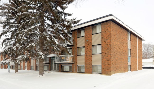 Cascade Manor in Edmonton, AB - Building Photo - Building Photo
