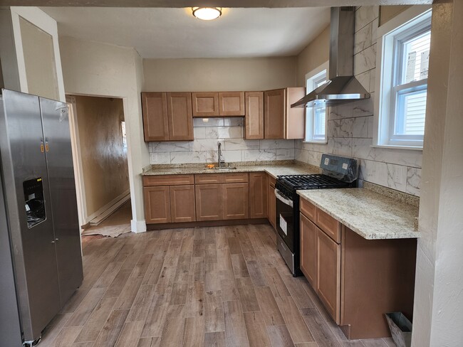 460 Quincy St, Unit 2