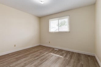 South Ridge Townhomes in Edmonton, AB - Building Photo - Building Photo