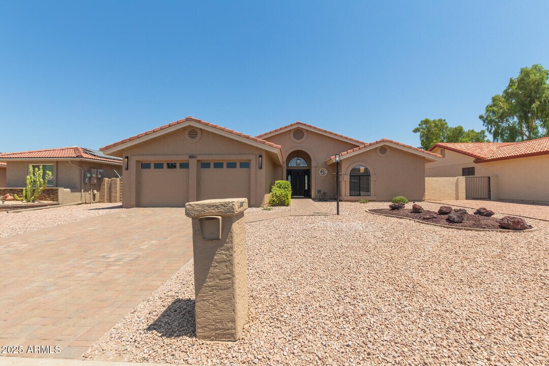 8883 E Fairway Blvd in Sun Lakes, AZ - Building Photo