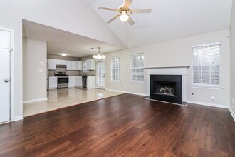 3665 Arrowhead Pl, Unit 1R in Douglasville, GA - Foto de edificio - Building Photo