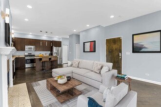 4956 S Champlain Ave in Chicago, IL - Building Photo - Building Photo