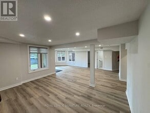 160 Bristol Rd in Newmarket, ON - Building Photo - Building Photo