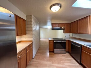 657 NE Olney Ave in Bend, OR - Building Photo - Building Photo