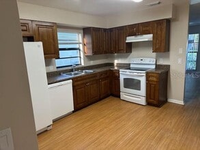 725 Sunbright Dr in Seffner, FL - Building Photo - Building Photo