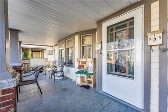 915 Helmsdale Rd in Cleveland Heights, OH - Building Photo - Building Photo