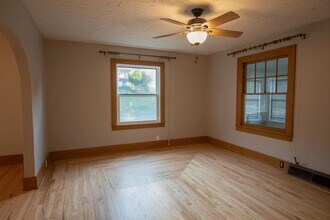 5404 Pacific St in Omaha, NE - Building Photo - Building Photo