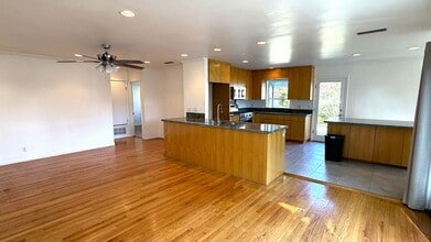 257 Claremont Ave in Long Beach, CA - Building Photo - Building Photo