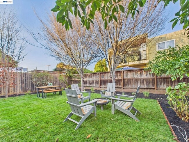 680 42nd St, Unit B in Oakland, CA - Building Photo - Building Photo