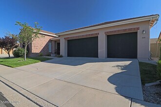 1692 Broadstone Way in Reno, NV - Building Photo - Building Photo