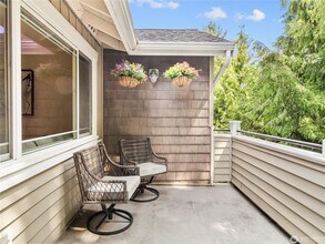 13511 97th Ave E, Unit 304 in Puyallup, WA - Foto de edificio - Building Photo