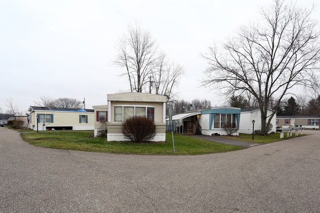 Evergreen Village in Mantua, OH - Building Photo - Building Photo