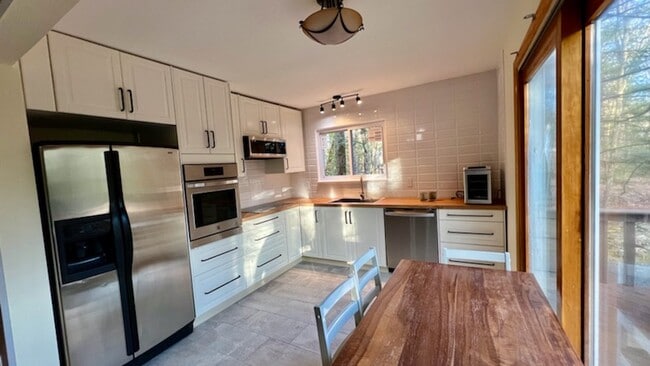 property at 15 Norfolk Ct