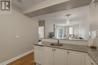 2119 Lake Shore Blvd W in Toronto, ON - Building Photo - Building Photo