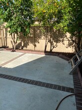 12 Windy Hill Ln in Laguna Hills, CA - Foto de edificio - Building Photo