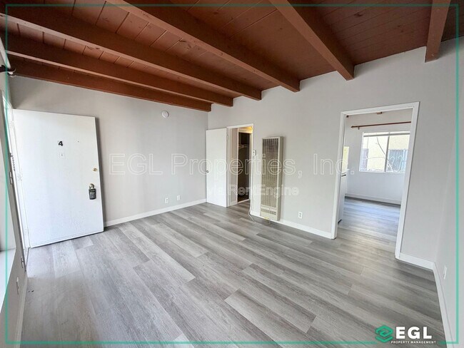 5833 Camerford Ave in Los Angeles, CA - Building Photo - Building Photo