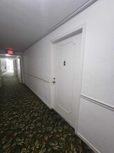 1801 NE 62nd St in Fort Lauderdale, FL - Foto de edificio - Building Photo