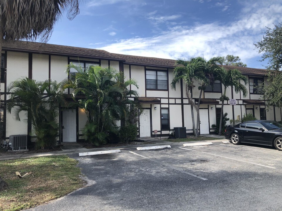 5154 Breckenridge Pl in West Palm Beach, FL - Foto de edificio