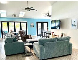 360 Fox Den Cir in Naples, FL - Building Photo