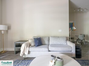 18101 Point Lookout Dr in Houston, TX - Building Photo - Building Photo