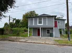 2500 Orange Ave in Beaumont, TX - Building Photo