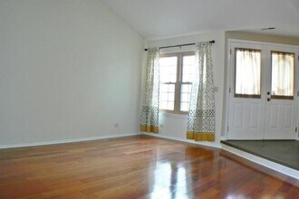 40 Sarahs Grove Ln in Schaumburg, IL - Building Photo - Building Photo