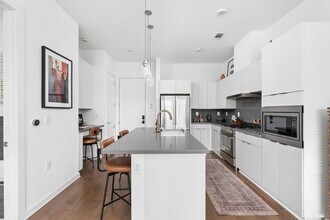 207 W Johanna St in Austin, TX - Building Photo - Building Photo