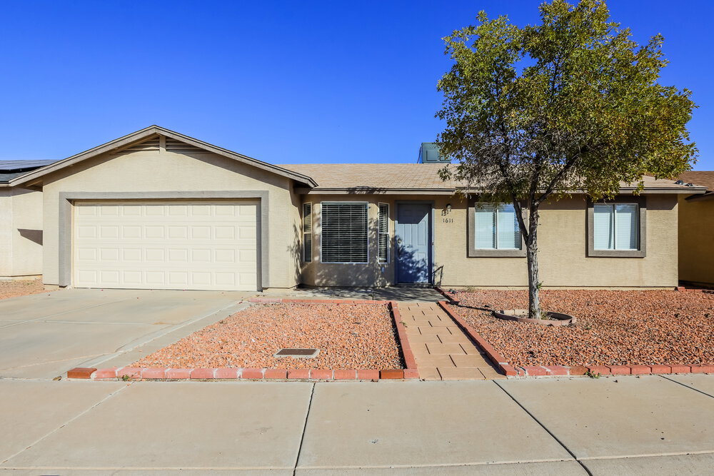 1611 S 63rd Dr in Phoenix, AZ - Foto de edificio