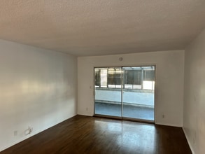 3236 Larissa Dr in Los Angeles, CA - Building Photo - Building Photo