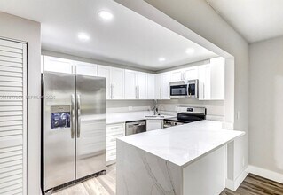 4829 Sable Pine Cir in West Palm Beach, FL - Foto de edificio - Building Photo