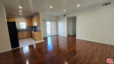 12132 Hart St in Los Angeles, CA - Building Photo - Building Photo